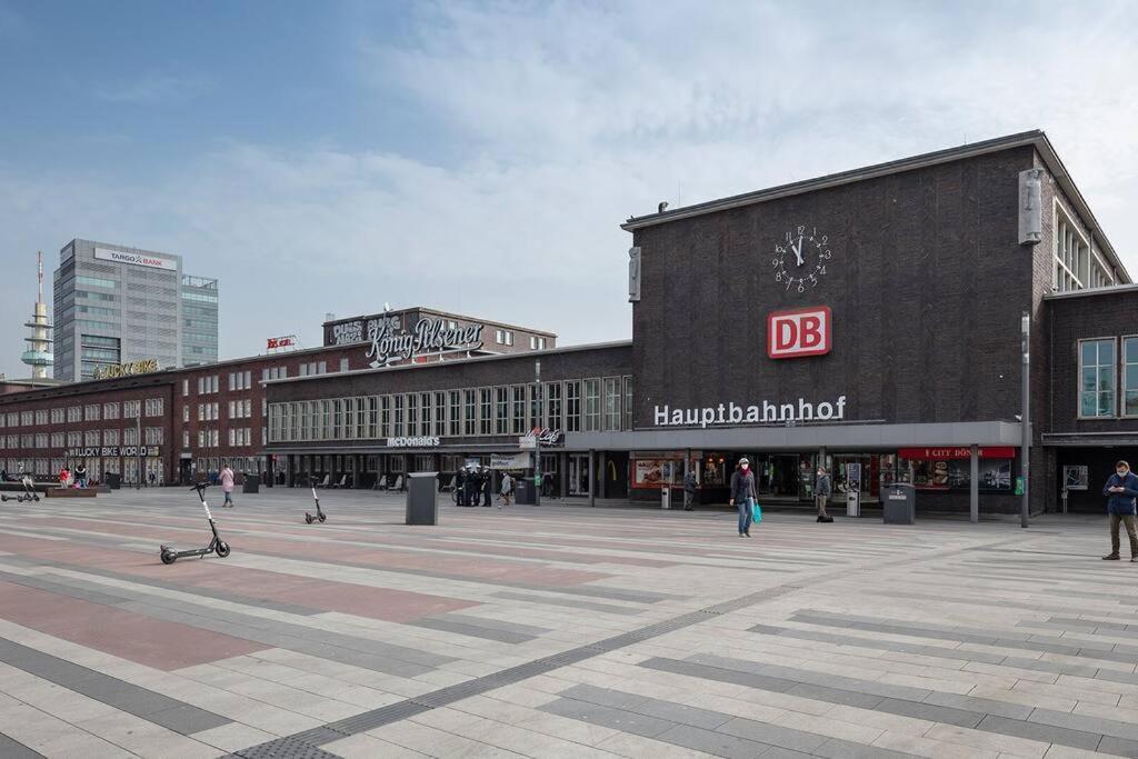 - Cozy Apartment In The Heart Of Duisburg With New York Design & Betten & Sofa - 5 Mins Central Station Hbf - Big Tv & Wifi -- Buitenkant foto