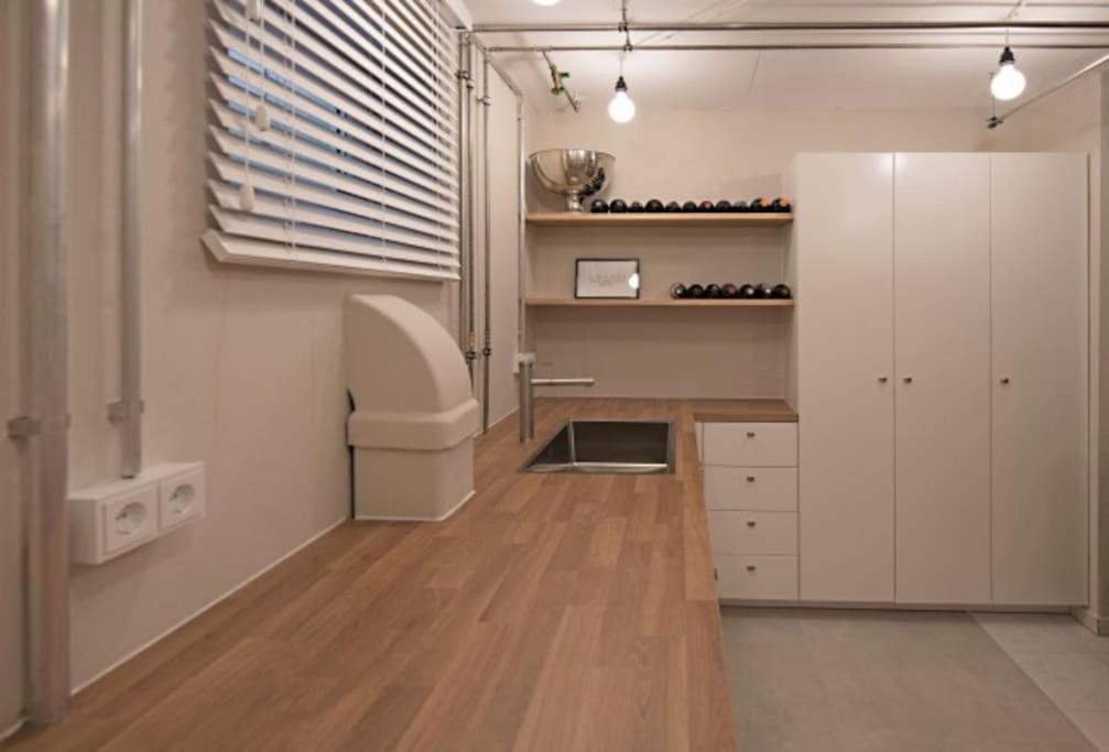 - Cozy Apartment In The Heart Of Duisburg With New York Design & Betten & Sofa - 5 Mins Central Station Hbf - Big Tv & Wifi -- Buitenkant foto